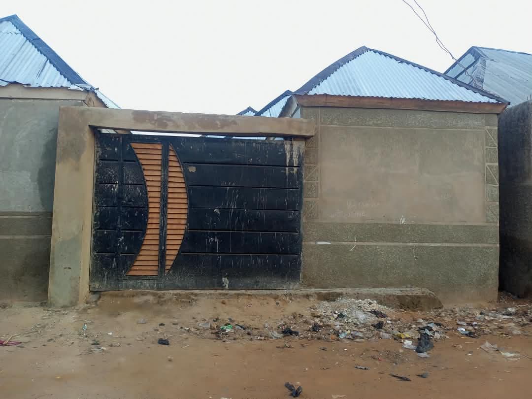 Bungalow 3 bedroom at mabera, sokoto — photograph 2
